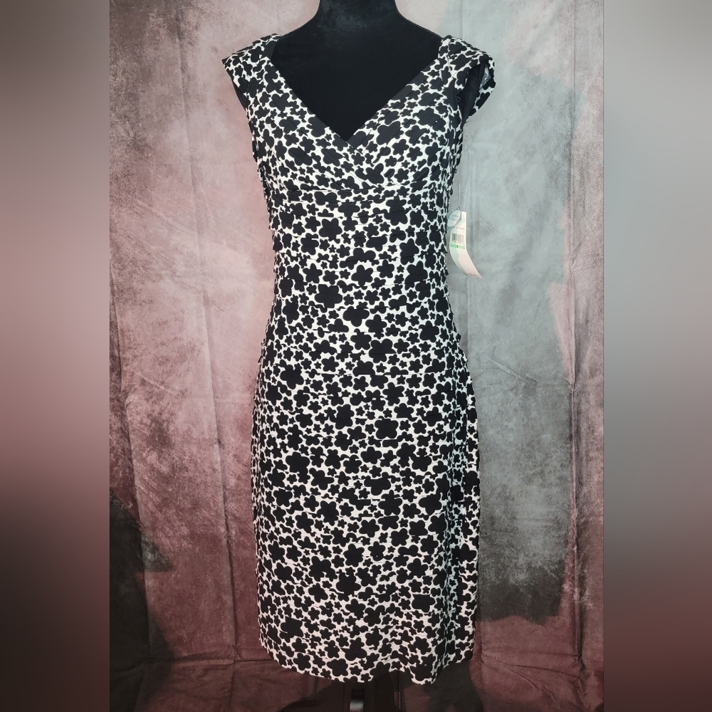 London Times Cocktail Dress Cap Sleeve V Neck Floral